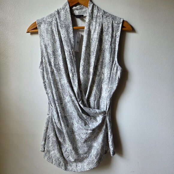 NWT ANN TAYLOR SURPLICE NECK WRAP STYLE SLEEVELESS SNAKESKIN PRINT TOP SIZE M - Picture 1 of 16